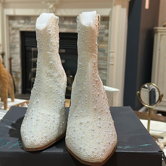 Betsey Johnson Emory Pearl Western Boot in Pearl Accent, Size 10. NIB, Unworn 🔥 - Picture 6 of 16